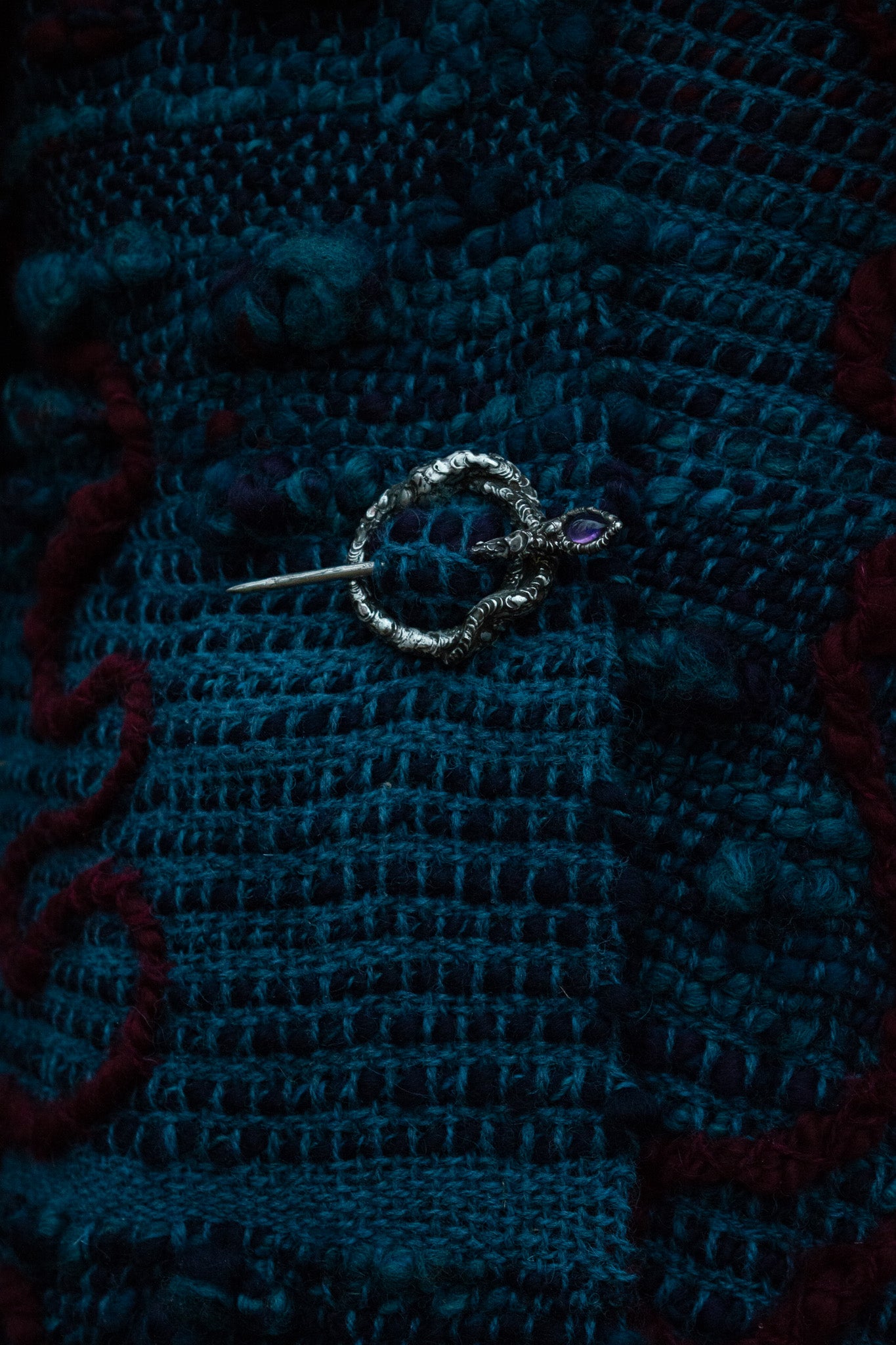 ORM SHAWL & PIN BUNDLE - Myrkra Staðr