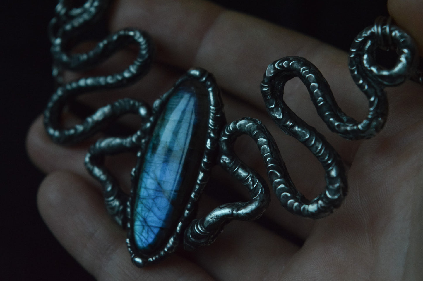 SNAKES & LABRADORITE NECKLACE - Myrkra Staðr