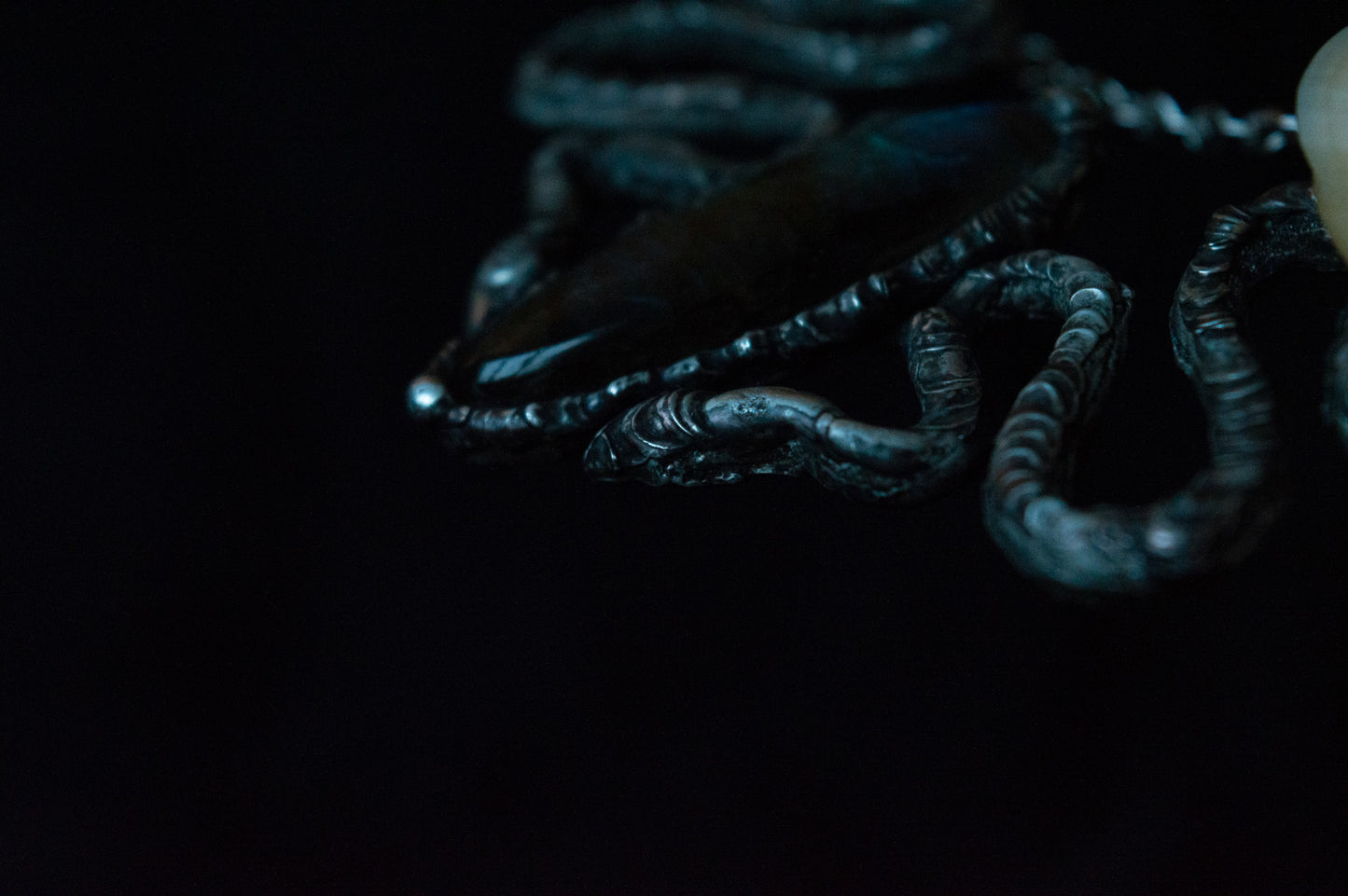 SNAKES & LABRADORITE NECKLACE - Myrkra Staðr