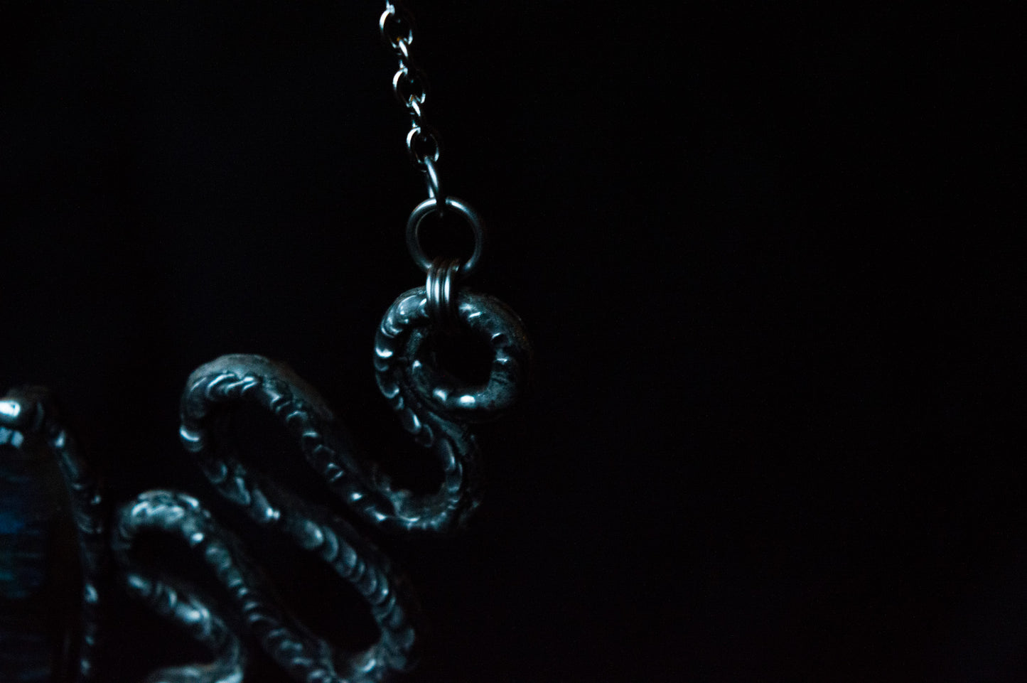 SNAKES & LABRADORITE NECKLACE - Myrkra Staðr