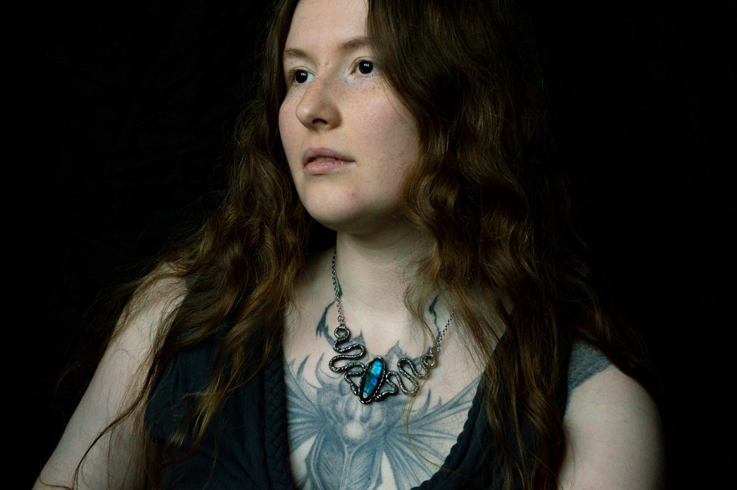 SNAKES & LABRADORITE NECKLACE - Myrkra Staðr