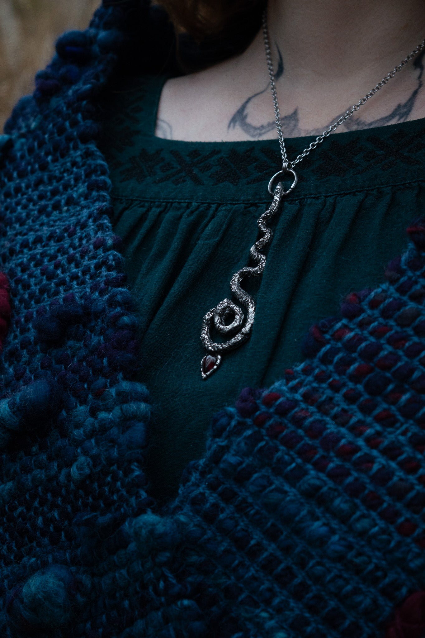 SERPENT & GARNET NECKLACE - Myrkra Staðr
