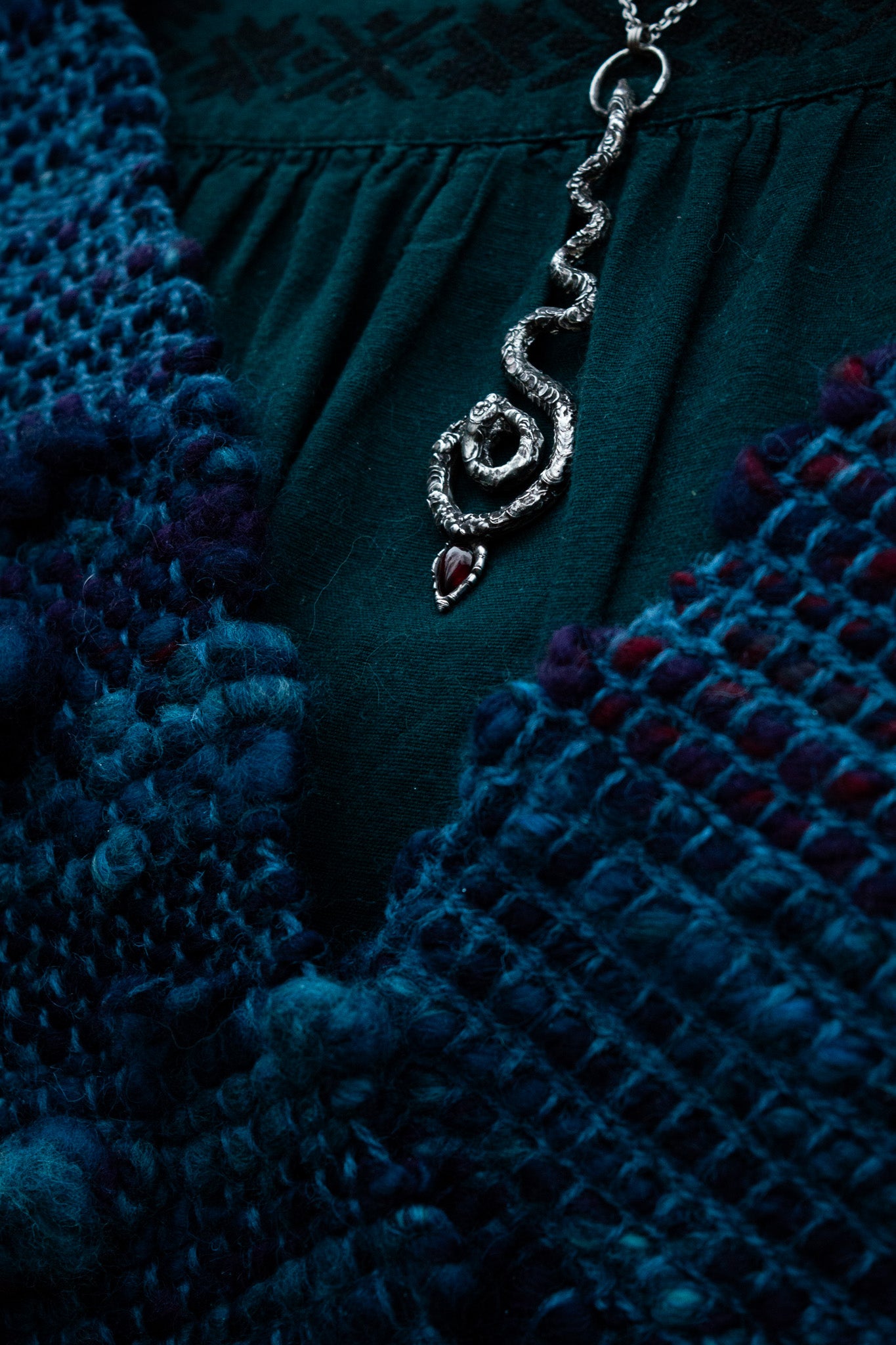 SERPENT & GARNET NECKLACE - Myrkra Staðr