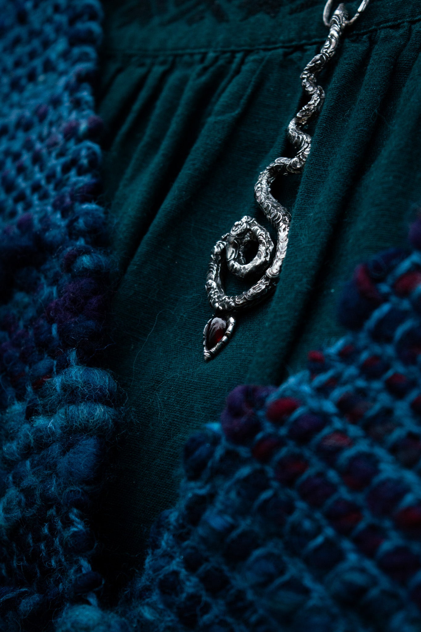 SERPENT & GARNET NECKLACE - Myrkra Staðr