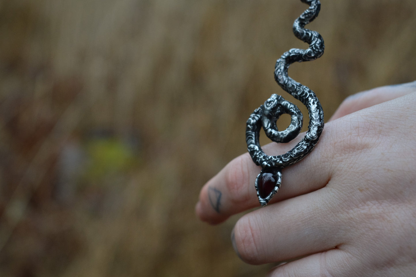 SERPENT & GARNET NECKLACE - Myrkra Staðr