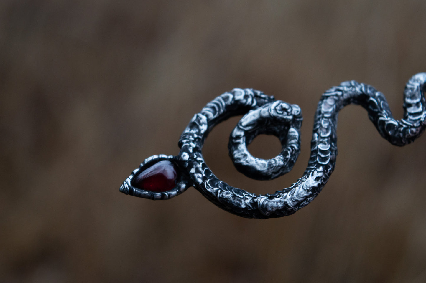 SERPENT & GARNET NECKLACE - Myrkra Staðr