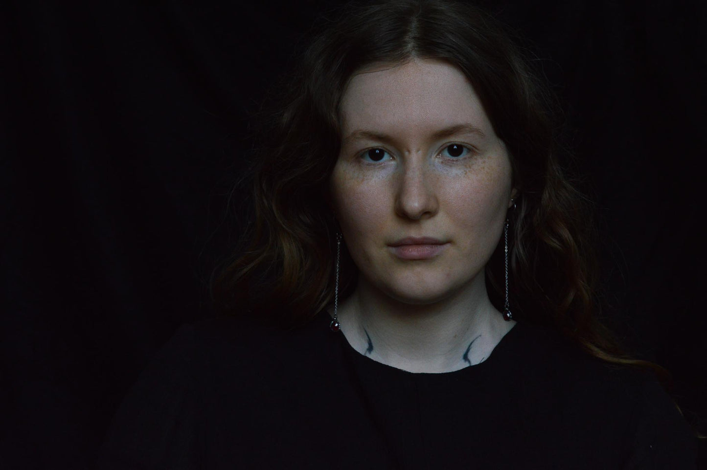 GARNET DROP EARRINGS - Myrkra Staðr