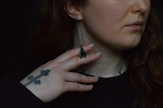 HANGING OBSIDIAN MOON EARRINGS - Myrkra Staðr