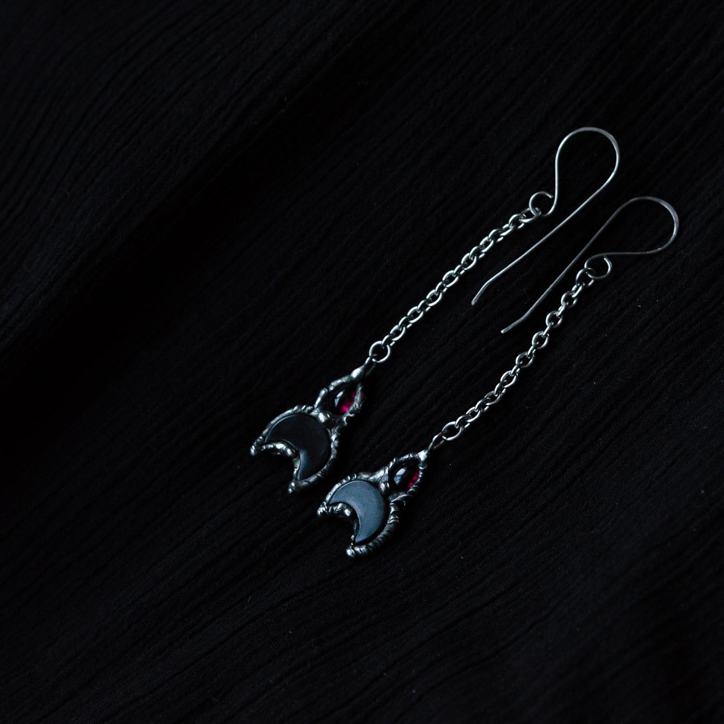 HANGING OBSIDIAN MOON EARRINGS - Myrkra Staðr