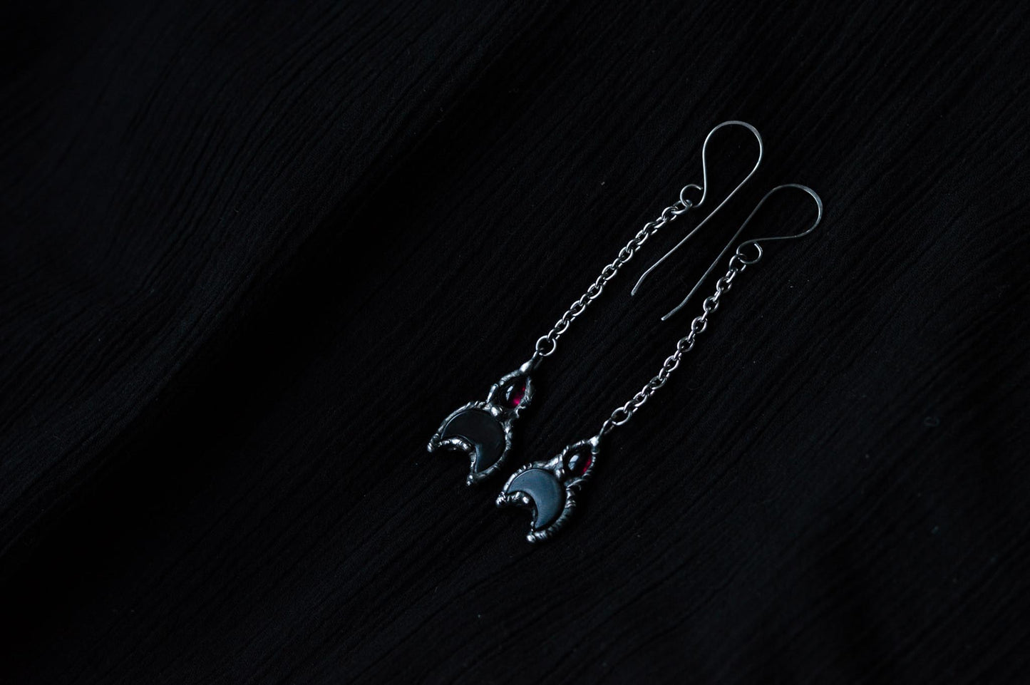 HANGING OBSIDIAN MOON EARRINGS - Myrkra Staðr