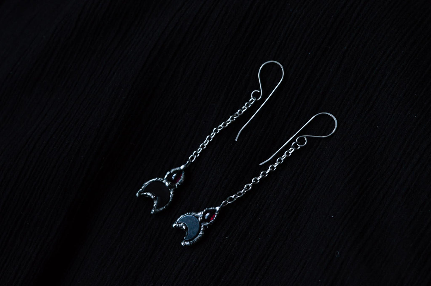HANGING OBSIDIAN MOON EARRINGS - Myrkra Staðr