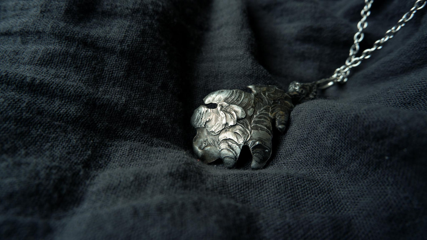 Oak leaf necklace - Red Onyx - Myrkra Staðr