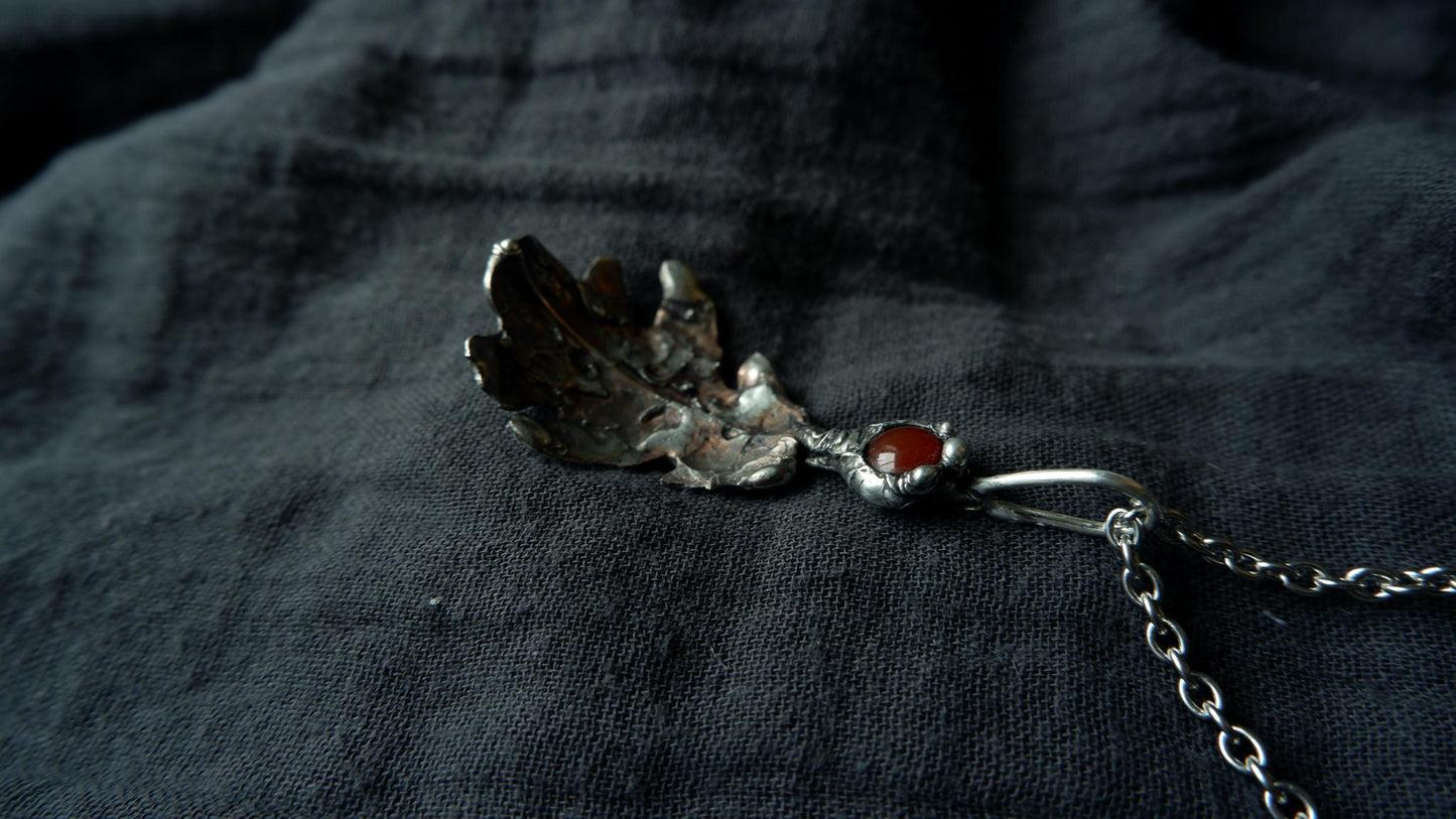 Oak leaf necklace - Red Onyx - Myrkra Staðr
