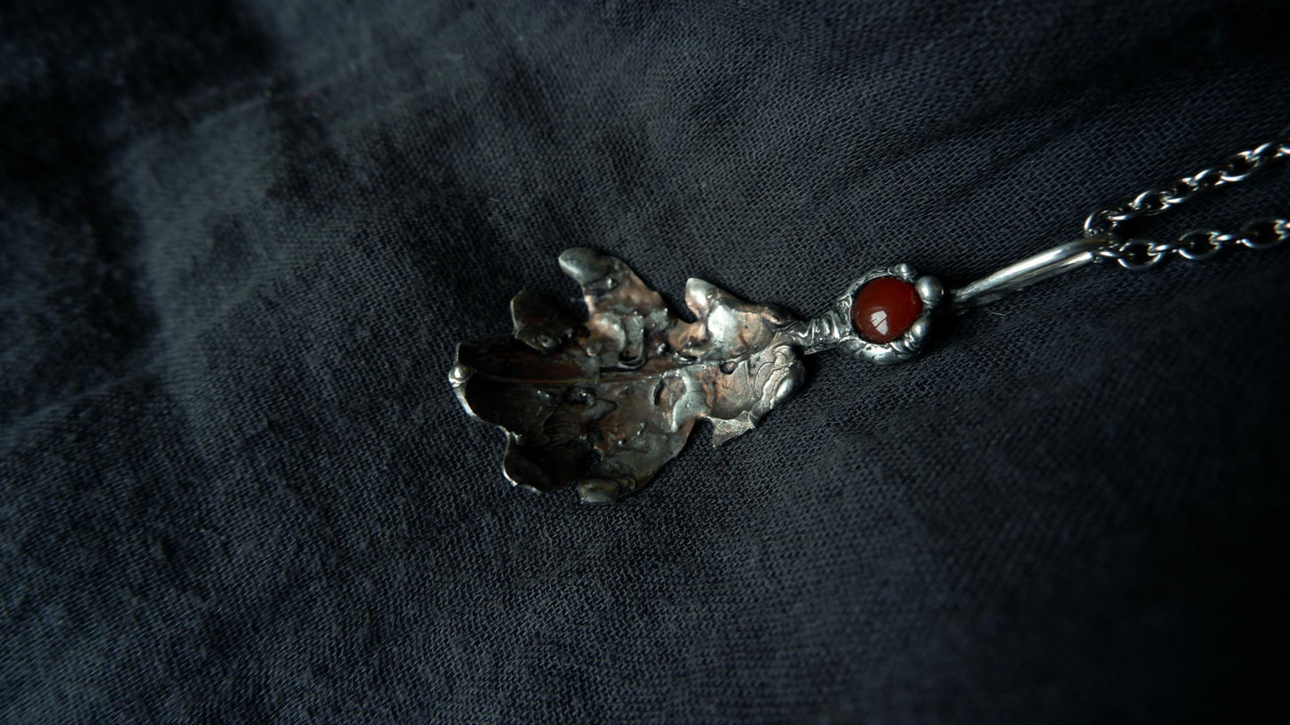 Oak leaf necklace - Red Onyx - Myrkra Staðr