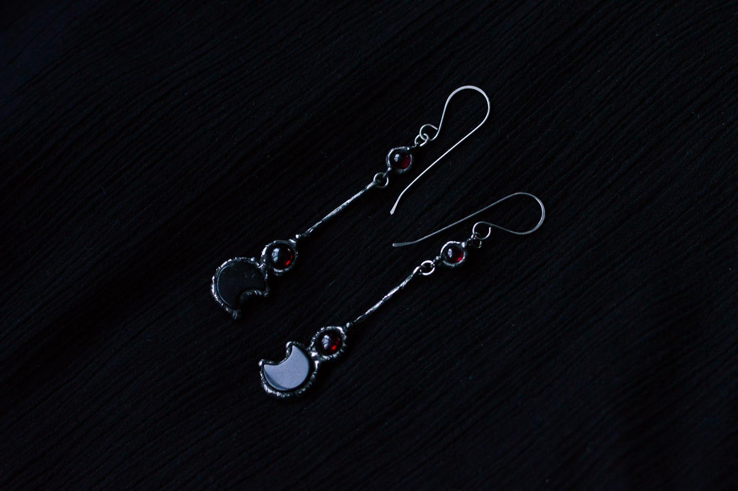 OBSIDIAN MOON EARRINGS - Myrkra Staðr