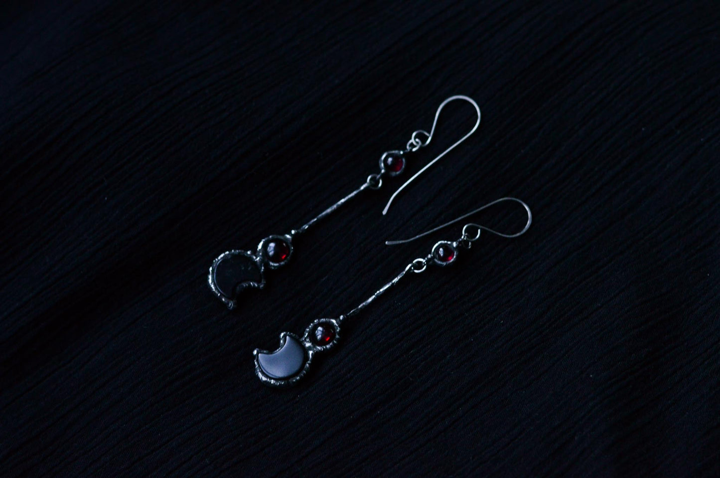 OBSIDIAN MOON EARRINGS - Myrkra Staðr