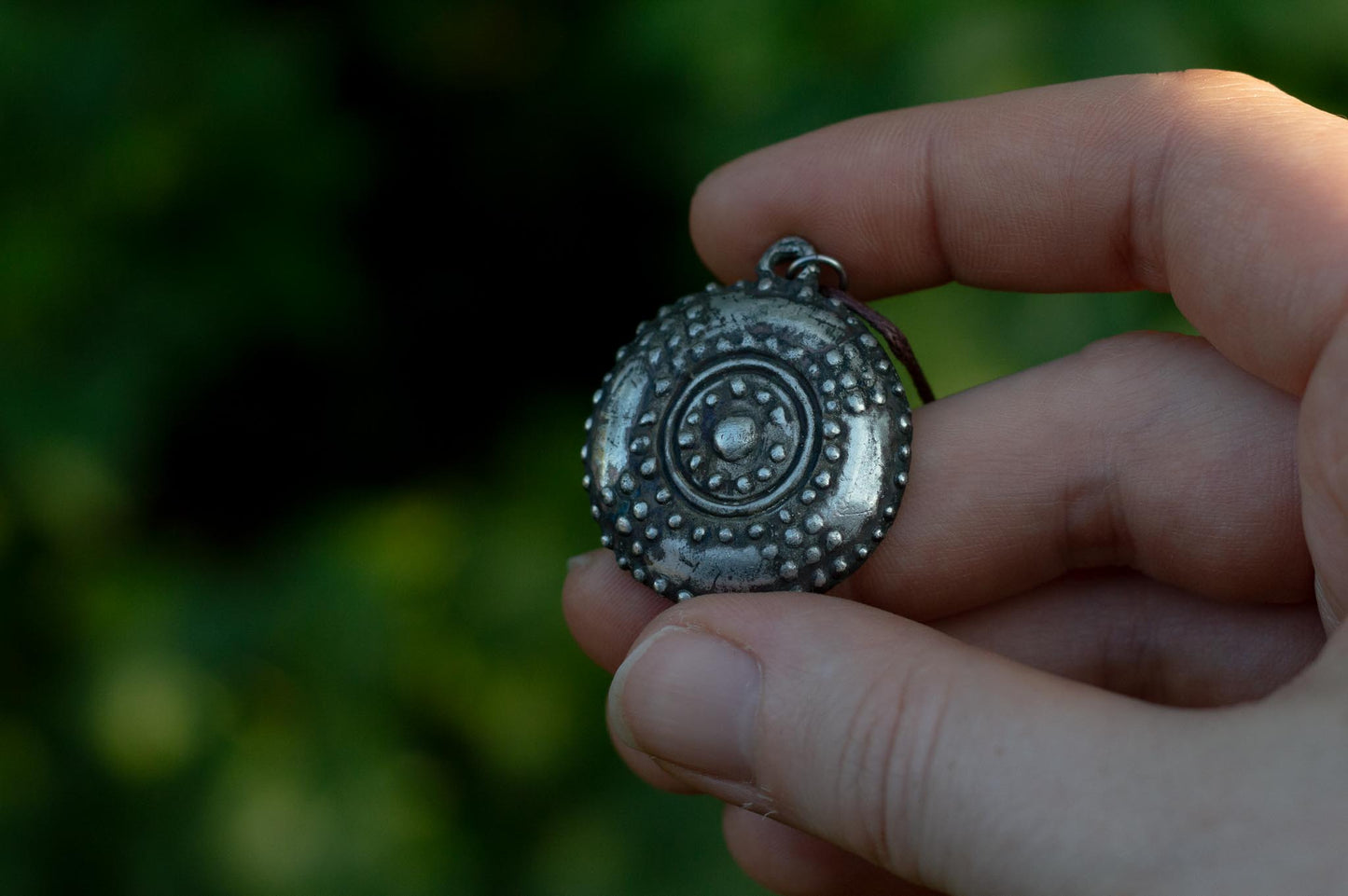SHIELD NECKLACE - Myrkra Staðr