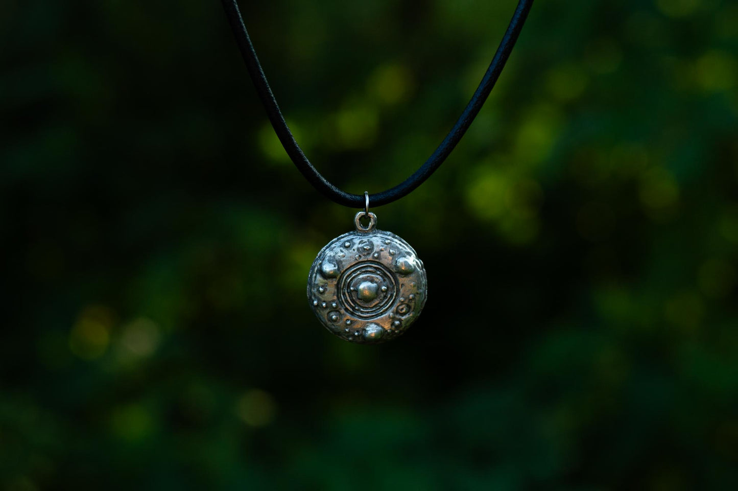 SØRUP SHIELD NECKLACE - Myrkra Staðr