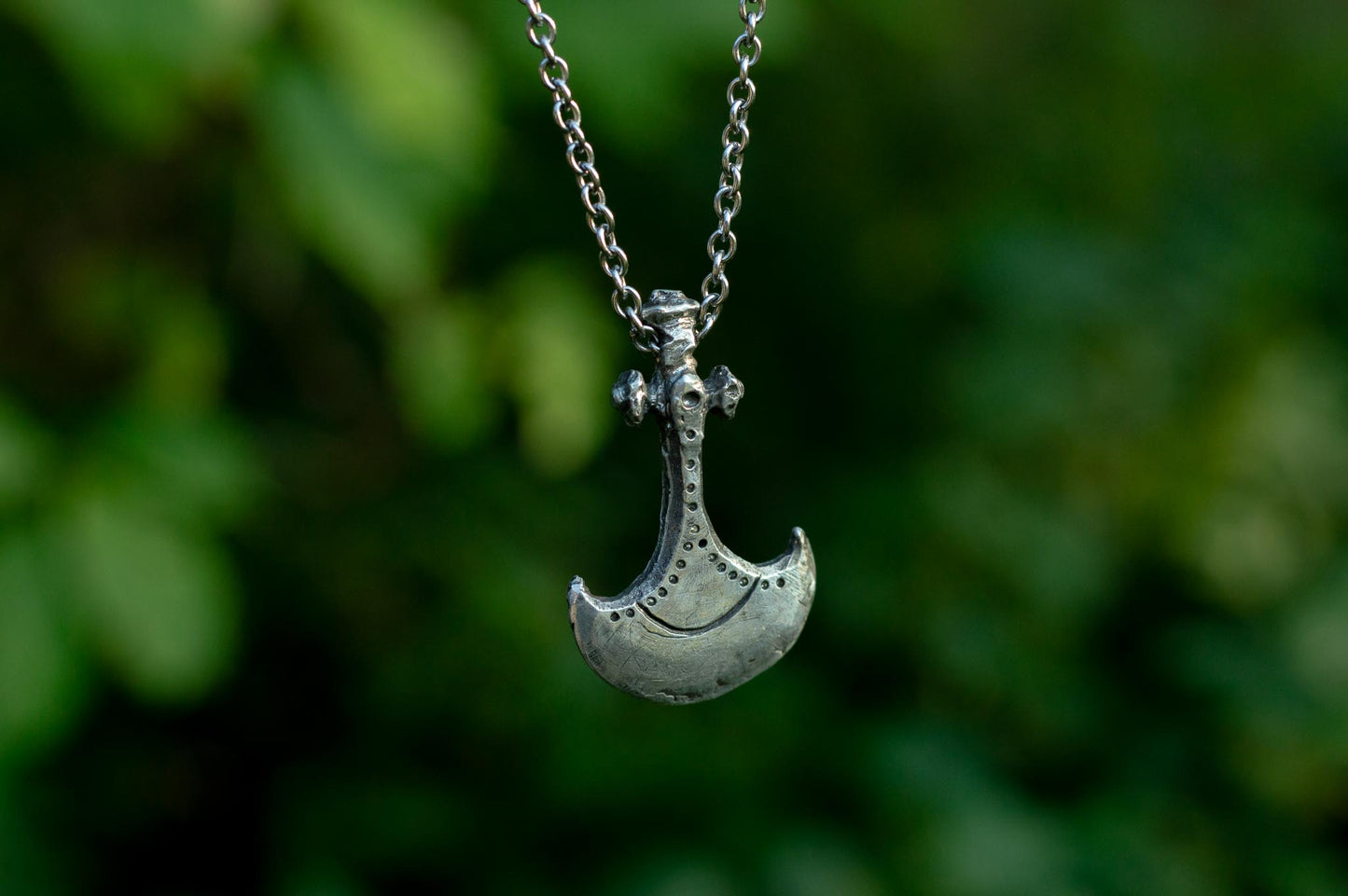 SKOGSTORP AXE NECKLACE - Myrkra Staðr