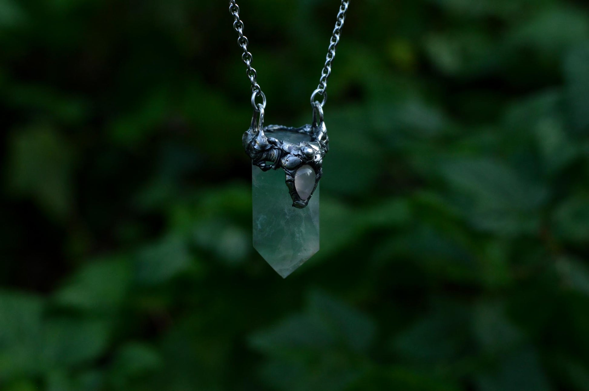 FLUORITE POINT NECKLACE - Myrkra Staðr