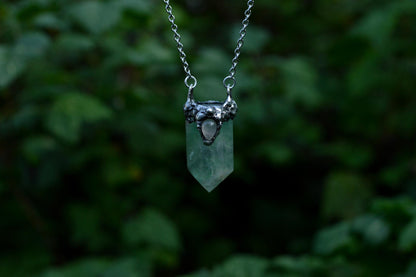 FLUORITE POINT NECKLACE - Myrkra Staðr