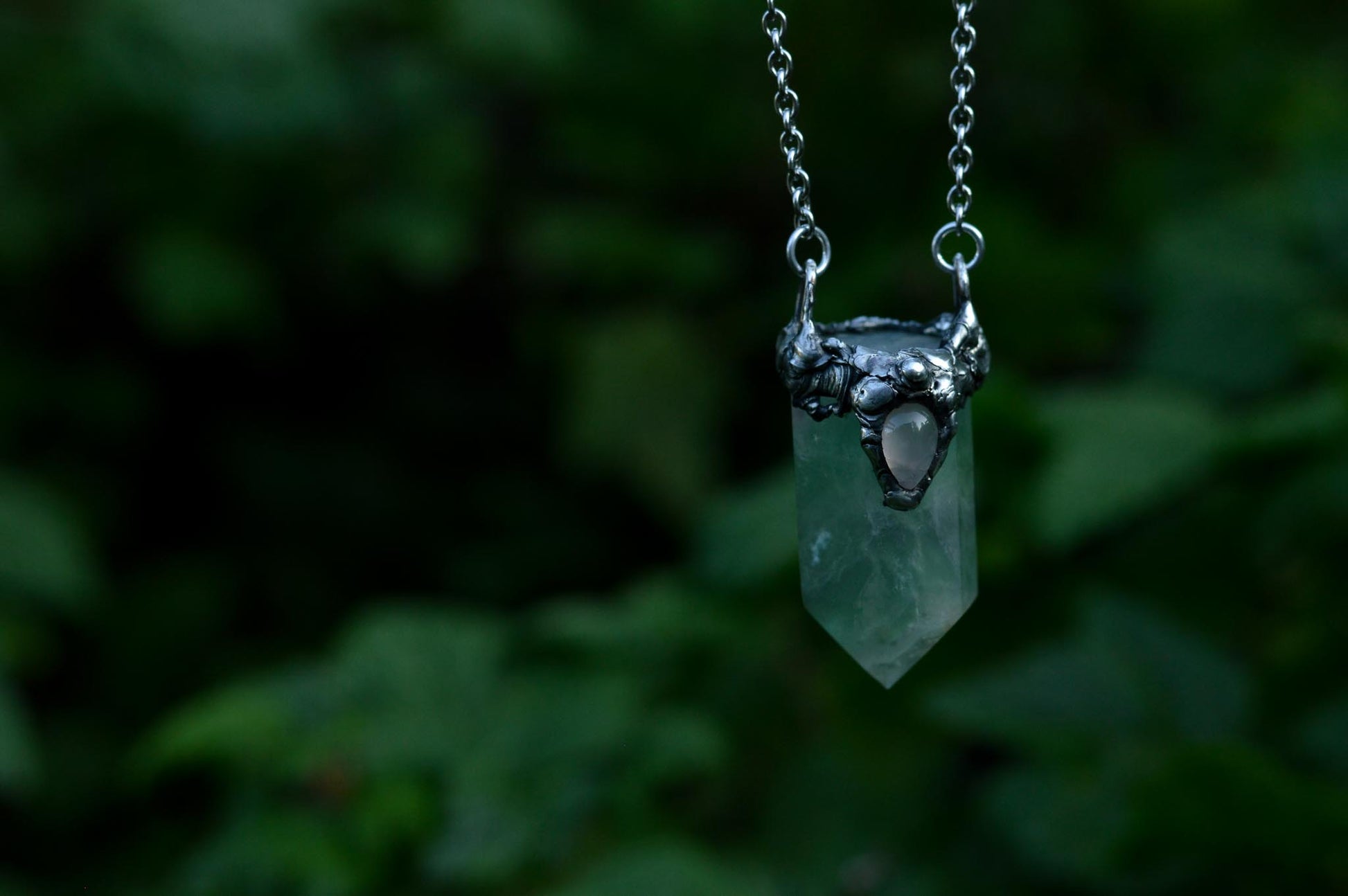 FLUORITE POINT NECKLACE - Myrkra Staðr