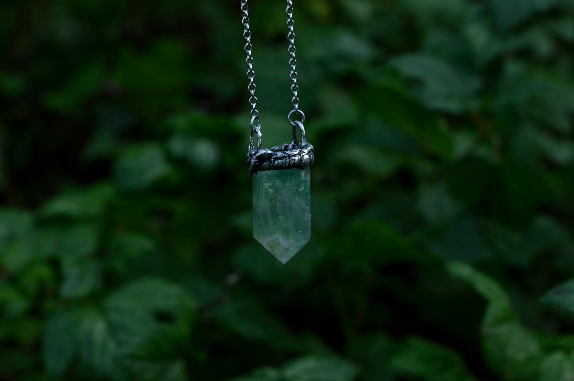 FLUORITE POINT NECKLACE - Myrkra Staðr