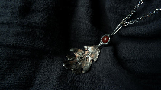 Oak leaf necklace - Red Onyx - Myrkra Staðr