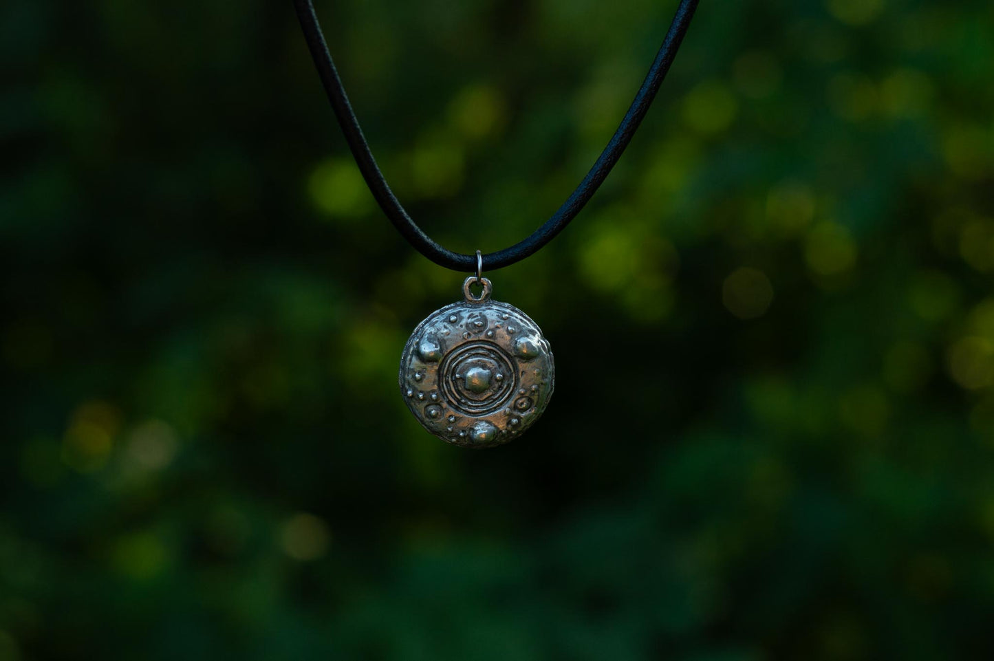 SØRUP SHIELD NECKLACE - Myrkra Staðr