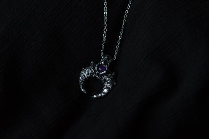 SCULPTED MOON WITH AMETHYST - Myrkra Staðr